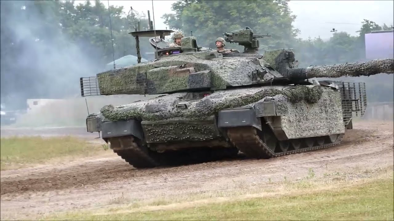 Challenger 2 Megatron running at TANKFEST 2025 