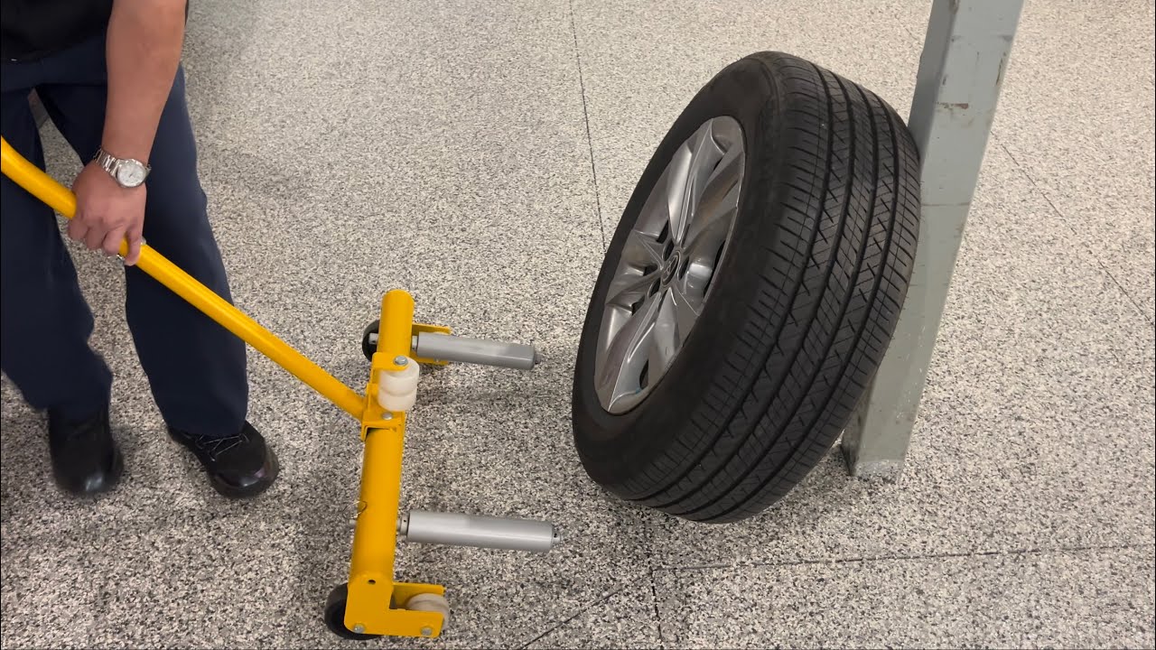 Wheel dolly to change your wheels