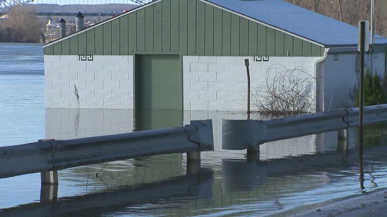 Rising water causes Connecticut River flooding