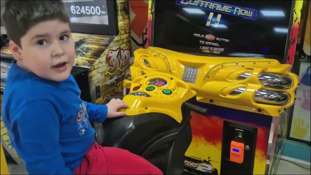 Eğlence merkezinde oyunlar oynadım. Çok eğlendim.