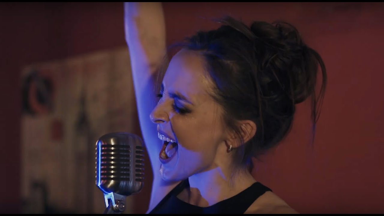 UN DOMINGO EN SANTIAGO - Francisca Walker Cover 