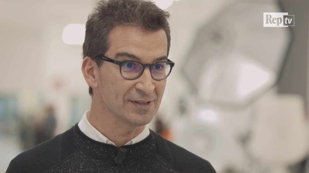 Dentro Yoox: cosa c'è dietro a un clic da Black Friday