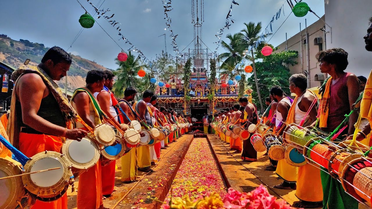 60 அடி மகா குண்டத்தில் பம்பை அழைப்பு மாசி குண்டம் திருவிழா திருச்செங்கோடு சின்ன ஓங்காளியம்மன் கோவில்