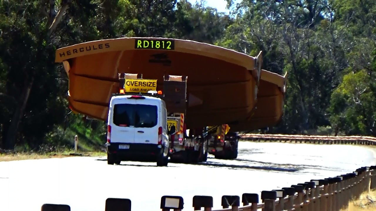 🚛. Northbound, taking on Bindoon Hill. On heavy oversize, featuring Centurion Transport and others.
