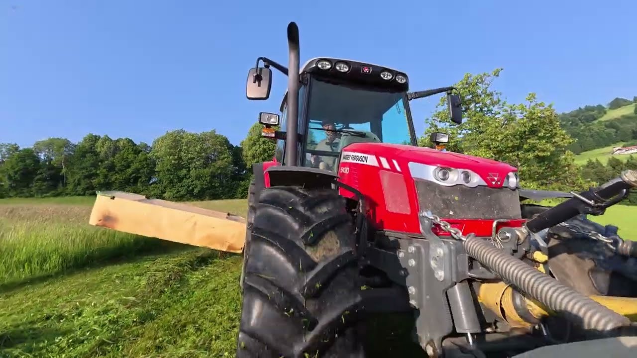 Erster Schnitt 2025 Sound mit Massey Ferguson 5430, Krone F 320M, AM 243s | Heuernte am Hang