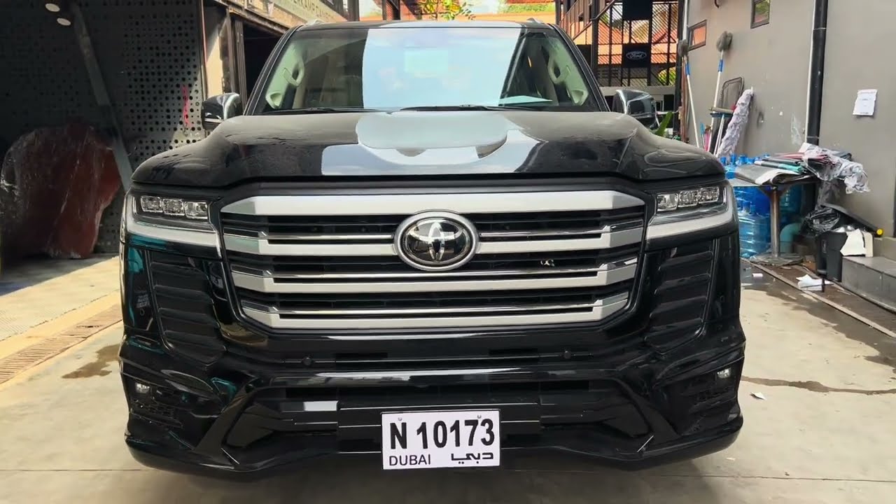 2024 Toyota Land Cruiser LC300 VXR - Interior Exterior Details