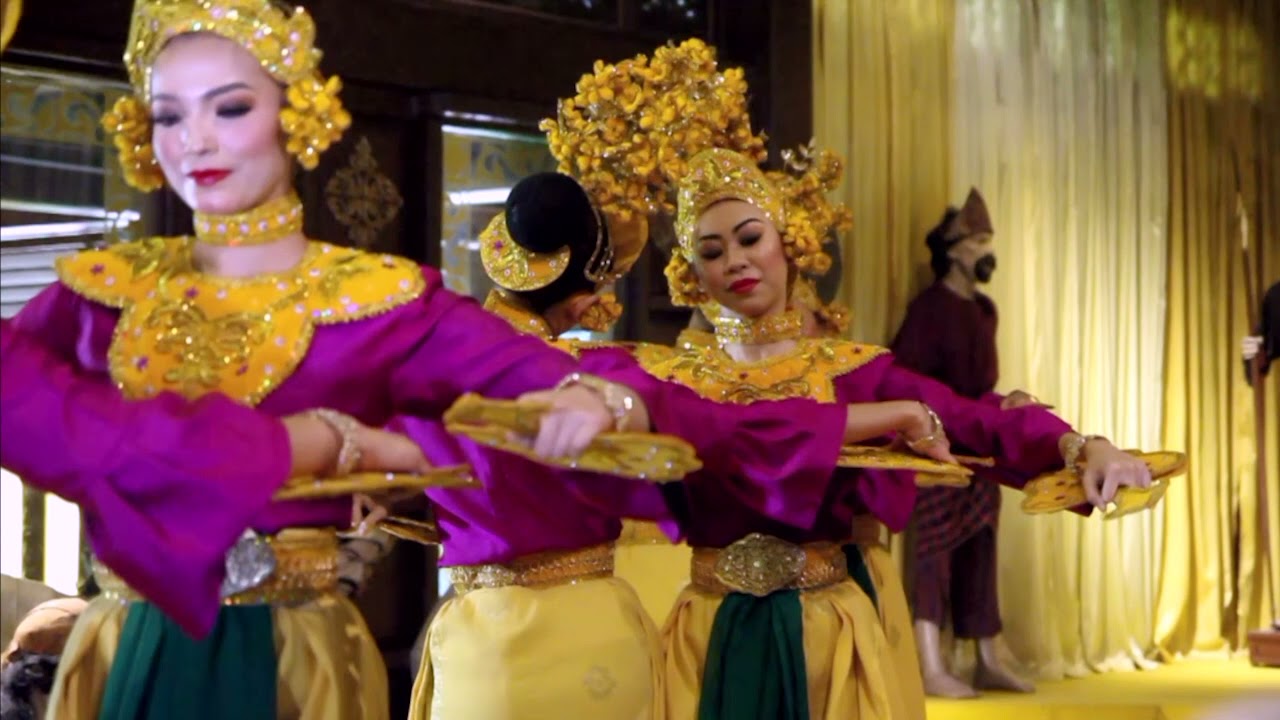 TARIAN GAMELAN TIMANG BURUNG (The 'Gamelan Timang Burung' Dance)