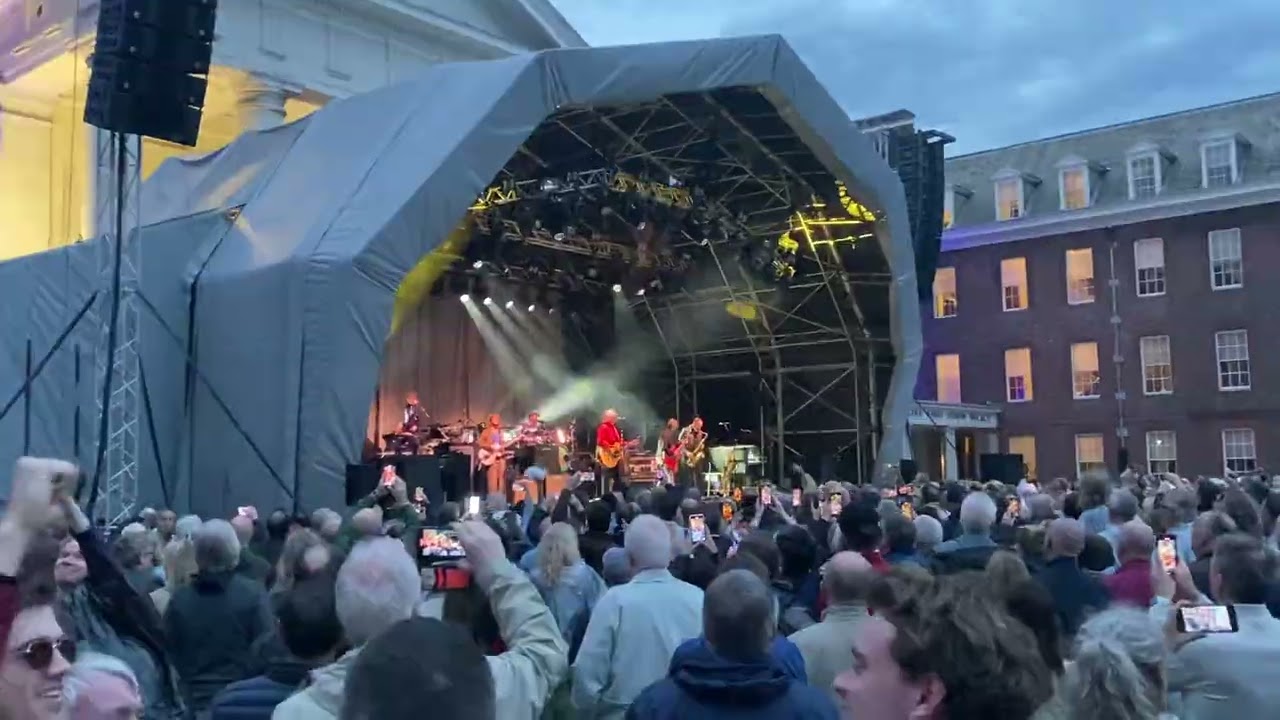 Shout to the top Paul Weller Chelsea 2022