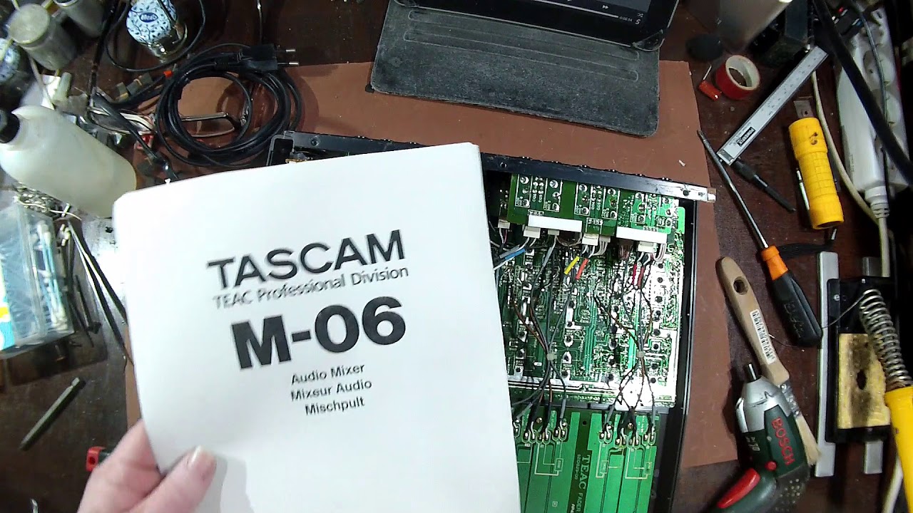 Si098 - Reparação de misturadora de som, Tascam M-06 - 1/3