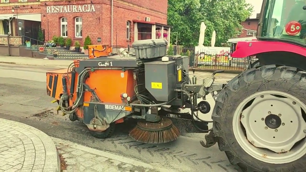 Zamiatarka ciągnikowa Bemab G1 komunalna Brodson Broddway