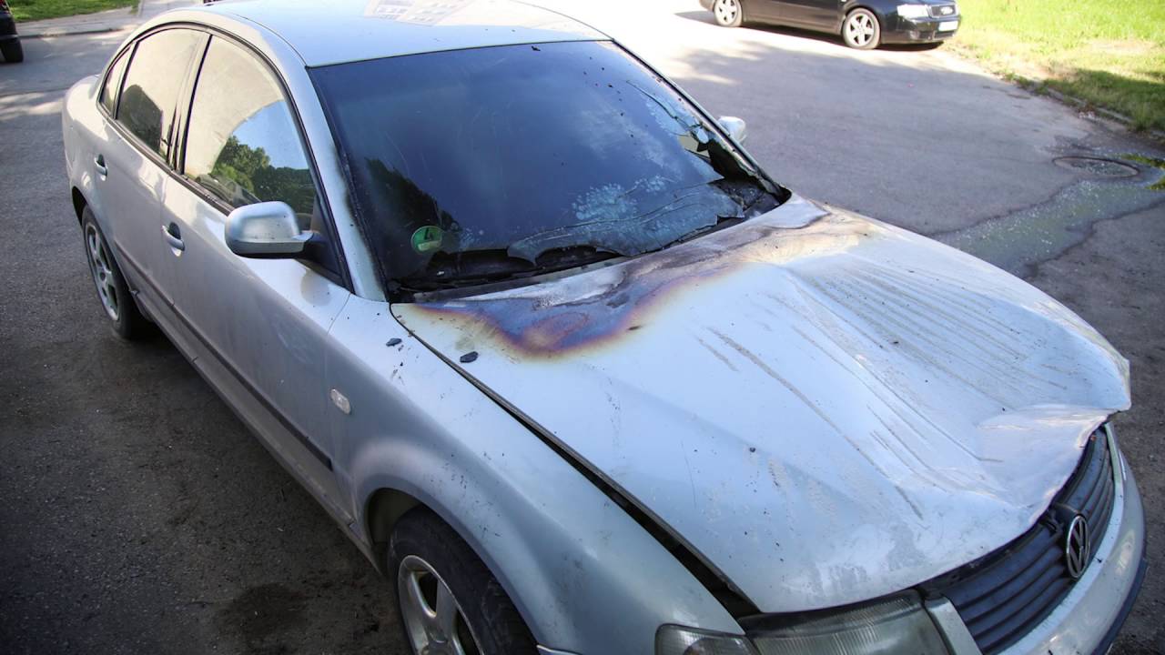 Padegtas policijos pareigūno automobilis