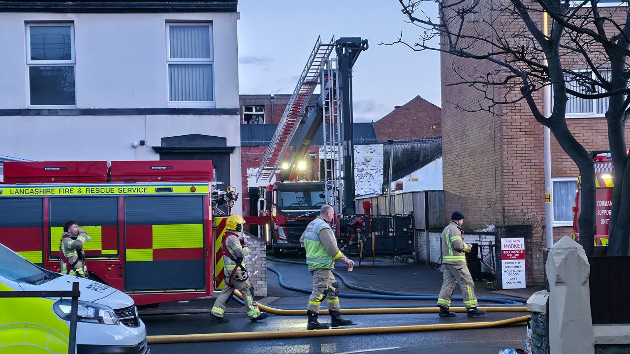 Последствия пожара в Блэкпуле на улице Ватерлоо-роуд