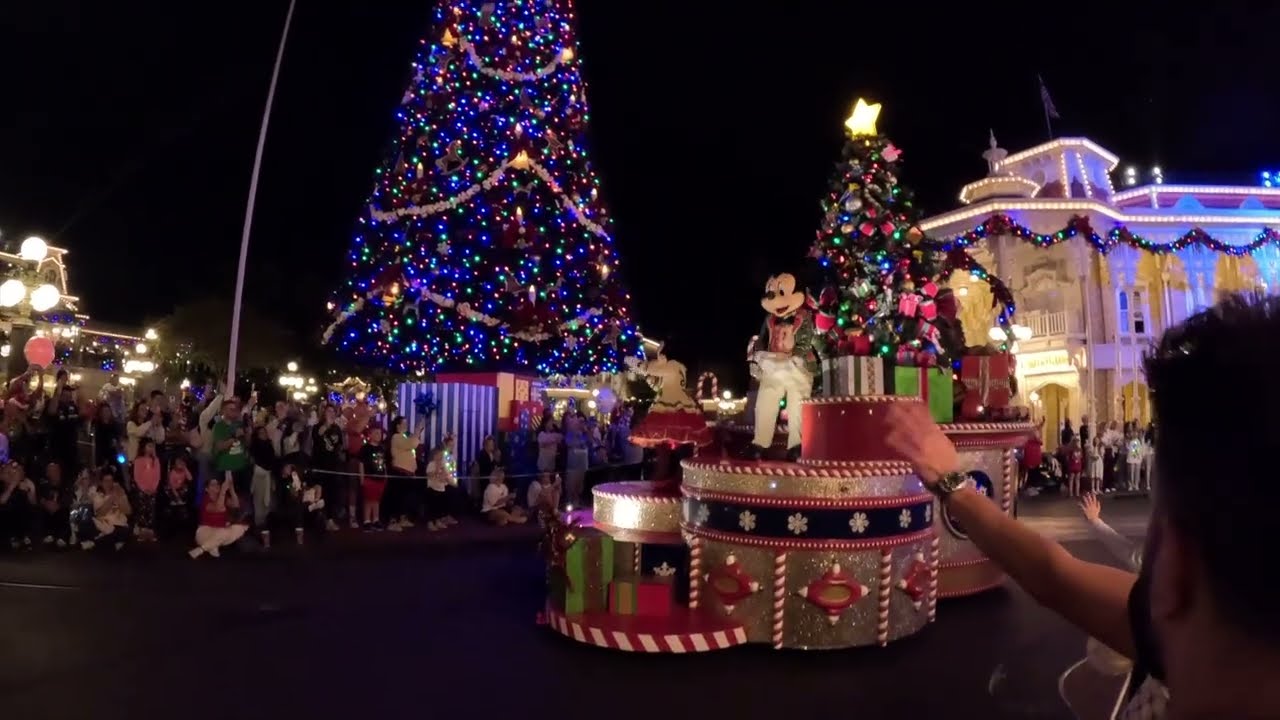 Disney Christmas Magic at Its BEST 🎄✨ | Mickey’s Very Merry Christmas Party Parade