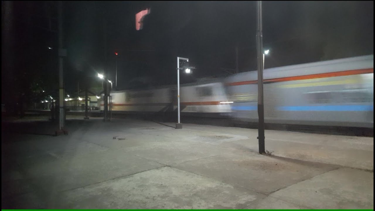 13413 Farakka Express OVERTAKES 14163 Sangam Express At Rura | Ft. 12988 Ajmer - Sealdah Express