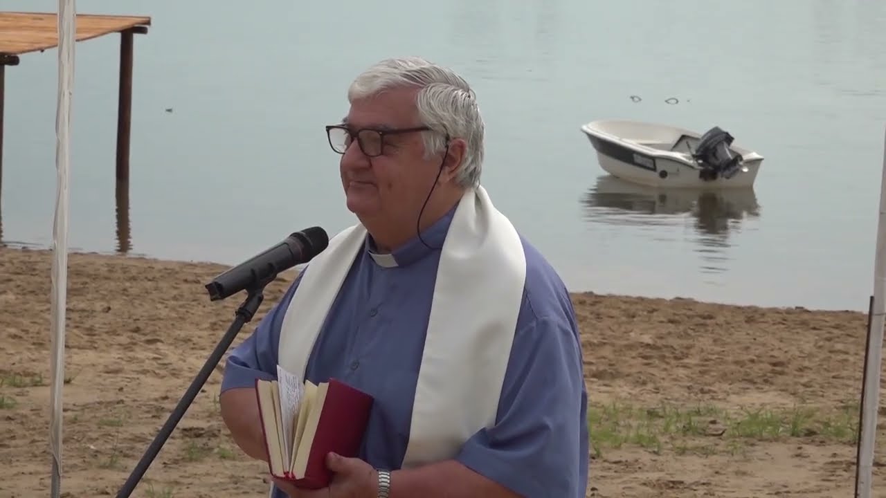 MIRANDO DE FRENTE... EL PADRE RUBÉN BENDIJO LAS AGUAS EN LA INAUGURACIÓN DE LA TEMPORADA EN LIEBIG