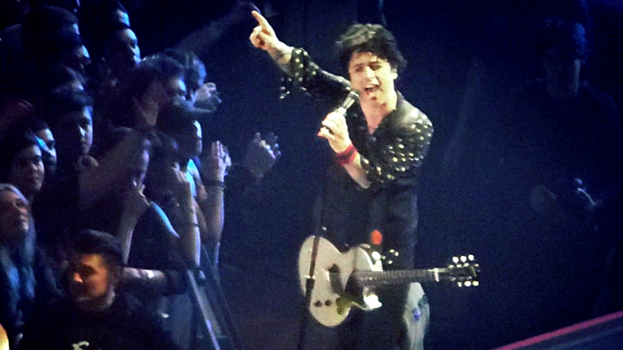 Still Breathing / Forever Now -  live in Manchester - Green Day Revolution Radio Tour 2017