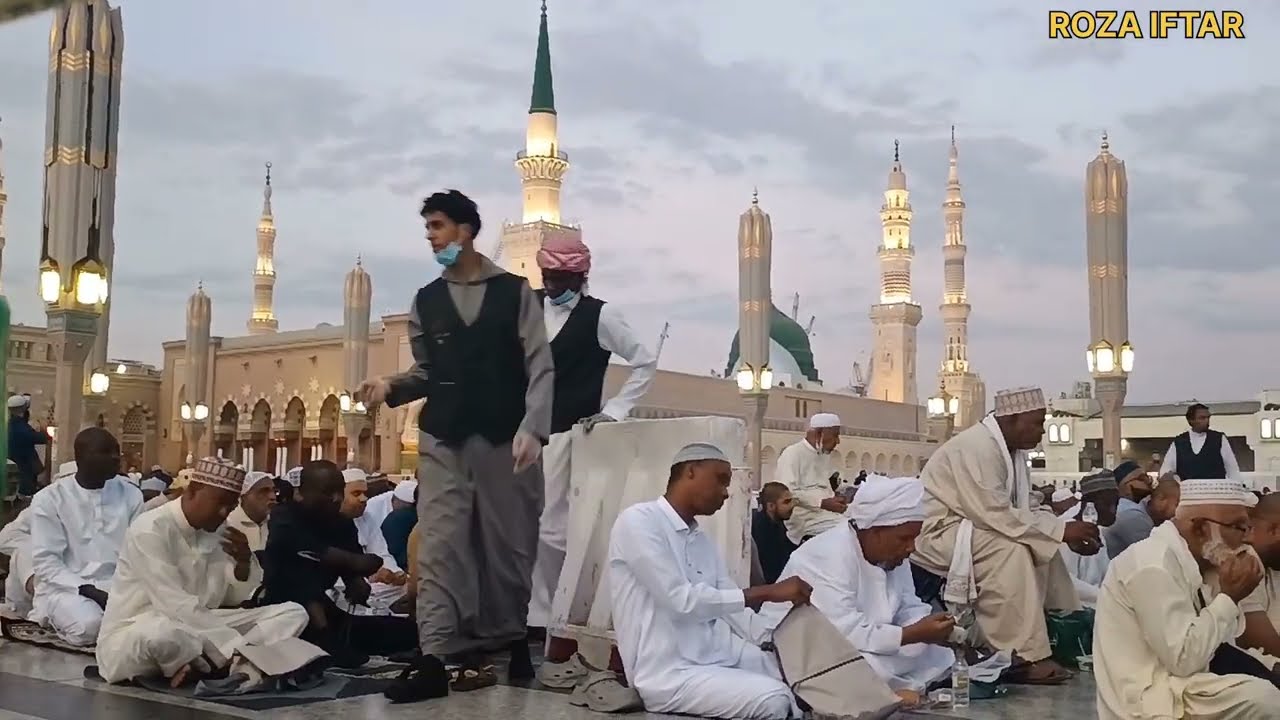 ROZA IFTAR ki video. Madina sareef me roza iftar #youtube #video #viral 🤲🕋💯