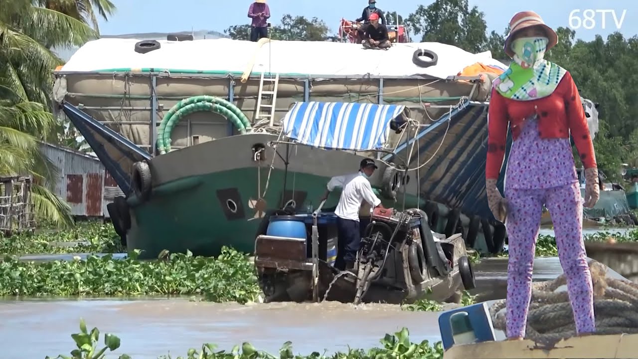 Gặp sà lan trấu khổng lồ sà lan lui muốn banh máy