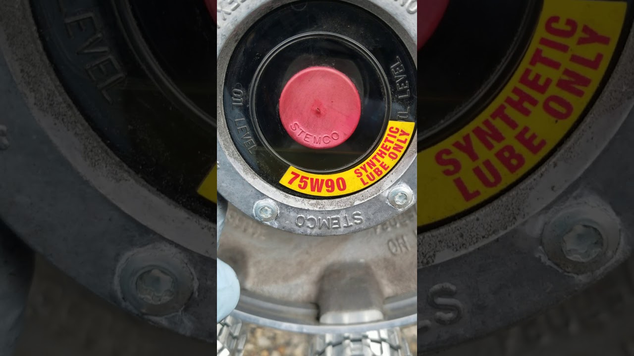 Changing steering hub cup seal Volvo VNL