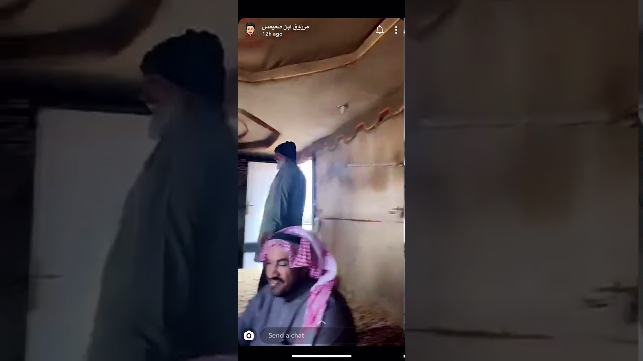 مرزوق بن طعيمس مع عمال خويه