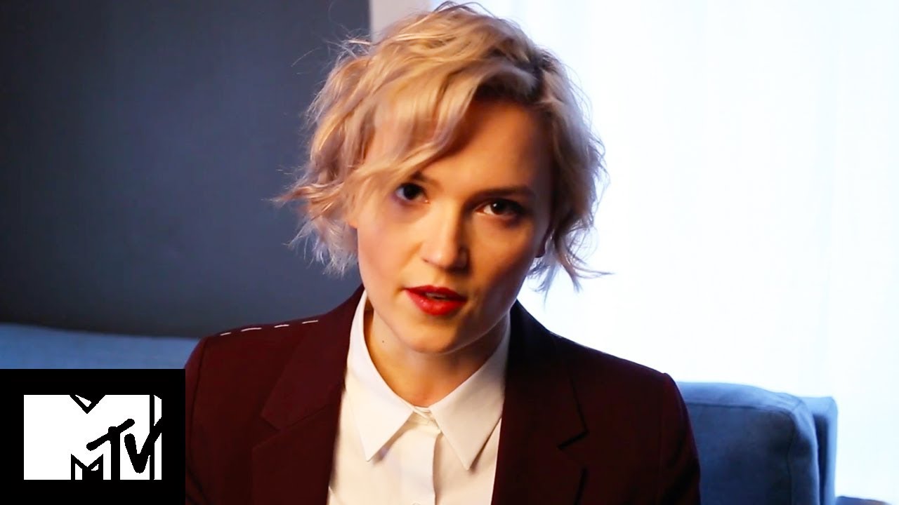 Veronica Roth EXCLUSIVE 'The Fates Divide' Prologue & Chapter Read | MTV Life