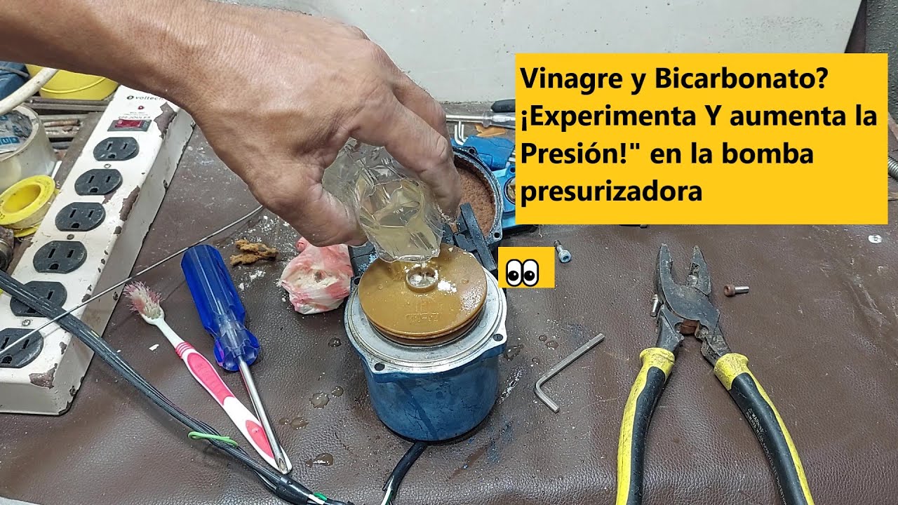 COLOCA VINAGRE BLANCO Y BICARBONATO