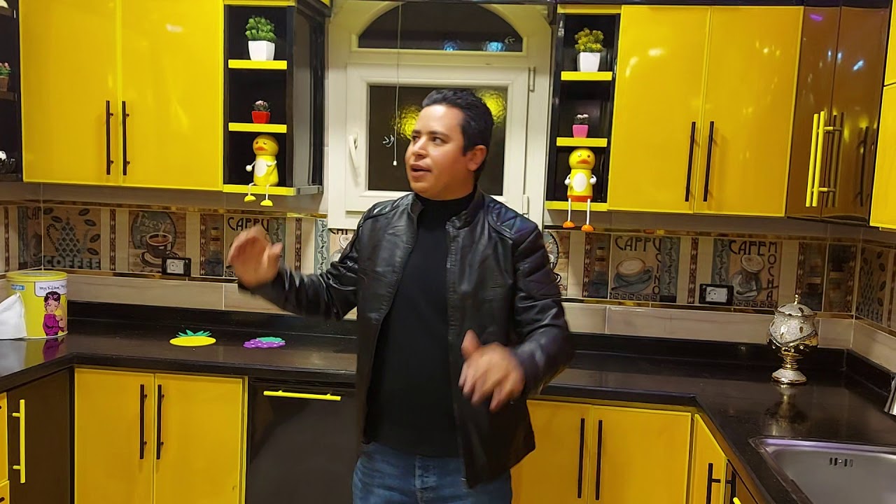 مطابخ كلادينج  حلو الراجل اللى قاعد على المطبخ ده