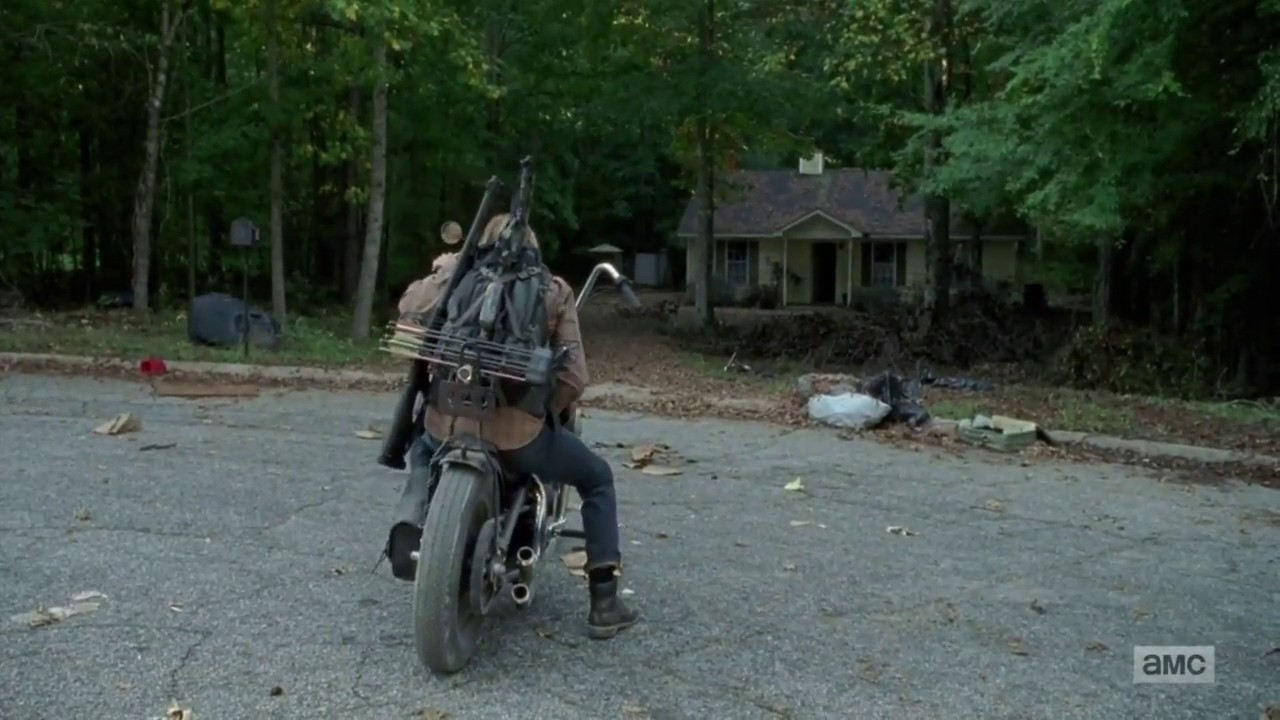 The Walking Dead 7x11 Dwight Finds Letter From Sherry At Old House