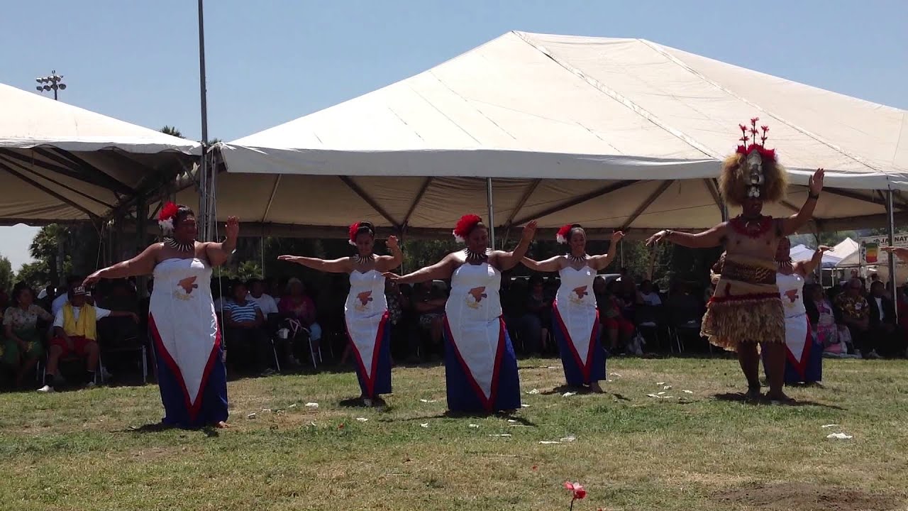 Tama'ita'i Dance Group Carson, CA Samoan Flag Day 2013 (Ia lavalava & Taualuga)