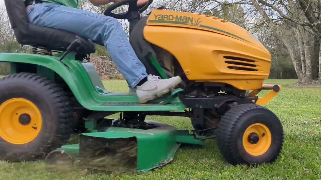 Spring Backyard Mowing | Clean & Satisfying Lawn Cut