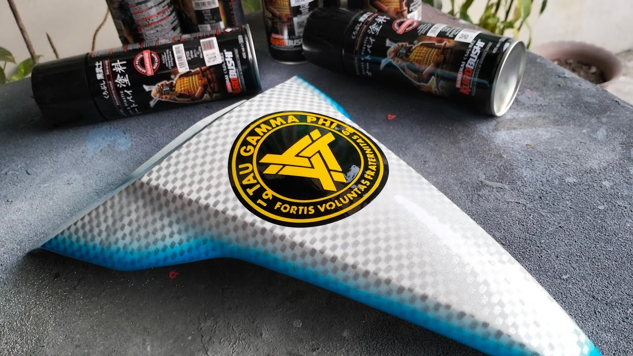 White Fake Carbon na may Triskelion logo 💪