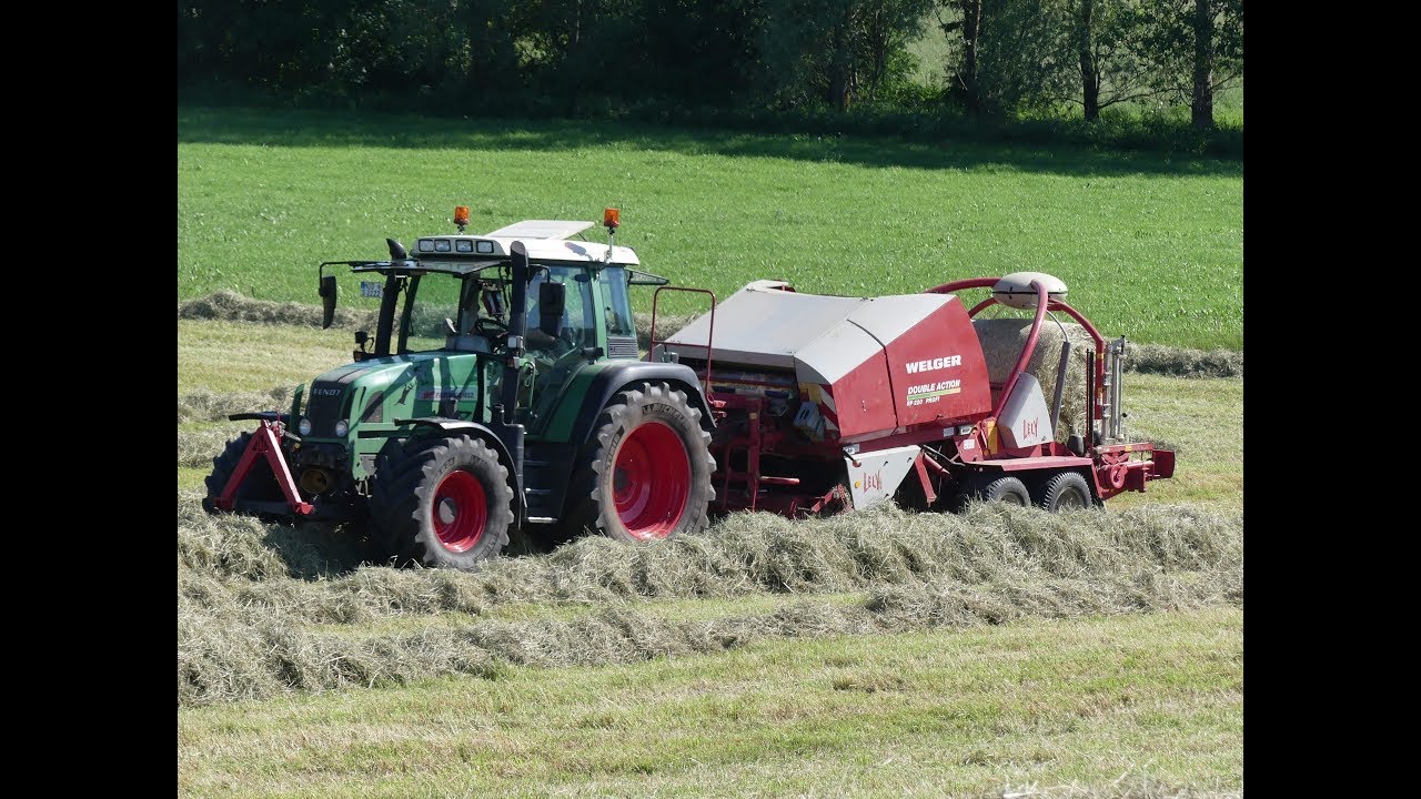 Heu pressen im Allgäu mit Fendt 412 und Welger Rundballenpresse