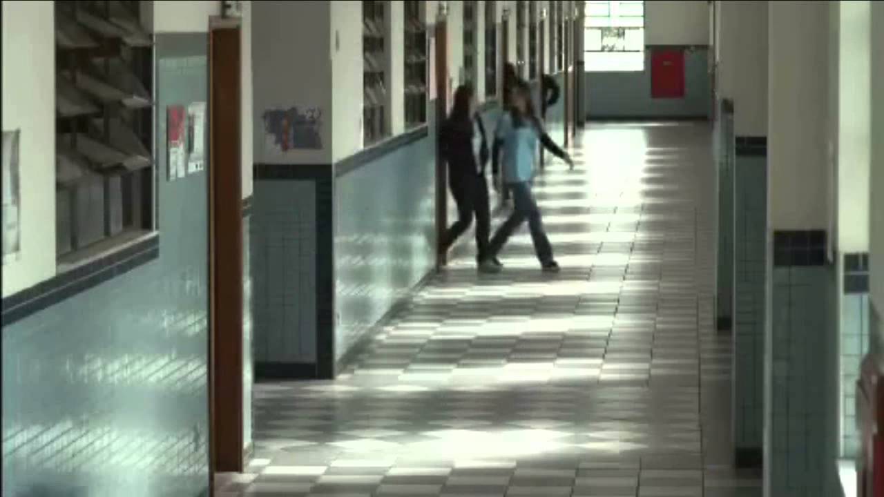 JULIE Y LOS FANTASMAS - CAPITULO 2 - MI MUNDO SE CAYO