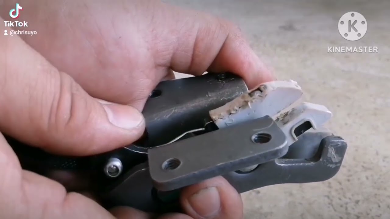 ford ranger rear seat backrest lock not working