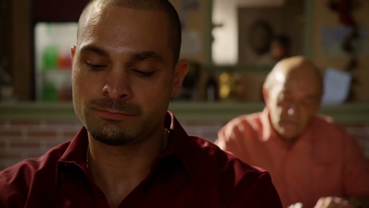 Better Call Saul S03E08-5 Nacho Breaks the AC So Hector Takes Off His Coat. He Steals Hector's Drugs