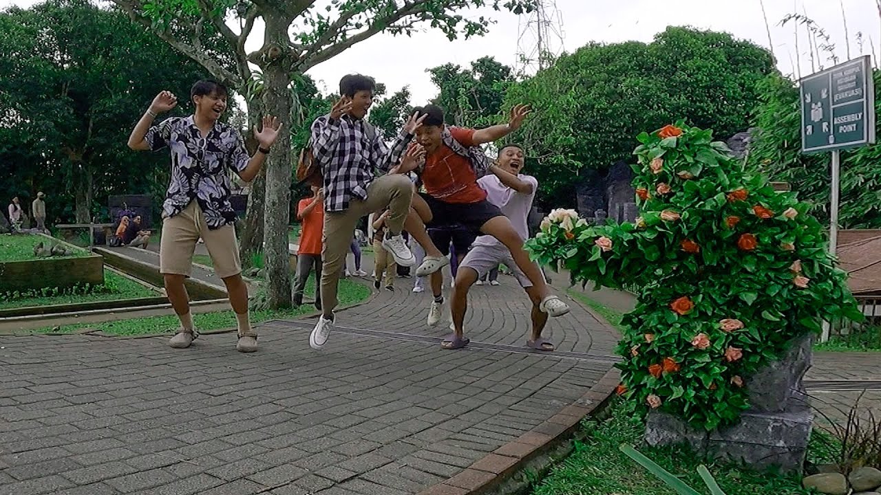 LOMPATAN TERLUCU TERJADI DENGAN LELUCON BUSHMAN, BUSHMAN PRANK