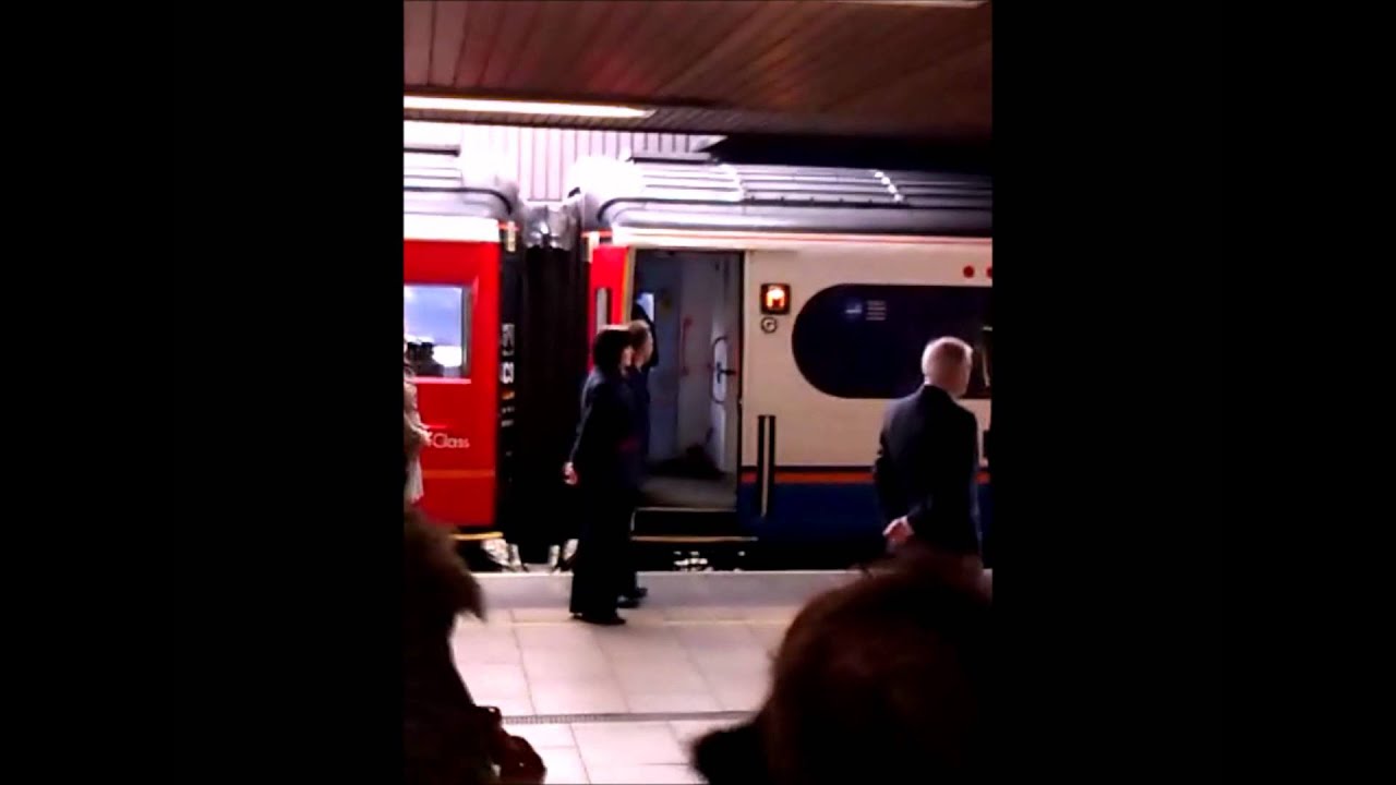 Queen, Kate Middleton & Prince Phillip arrive at Leicester Station