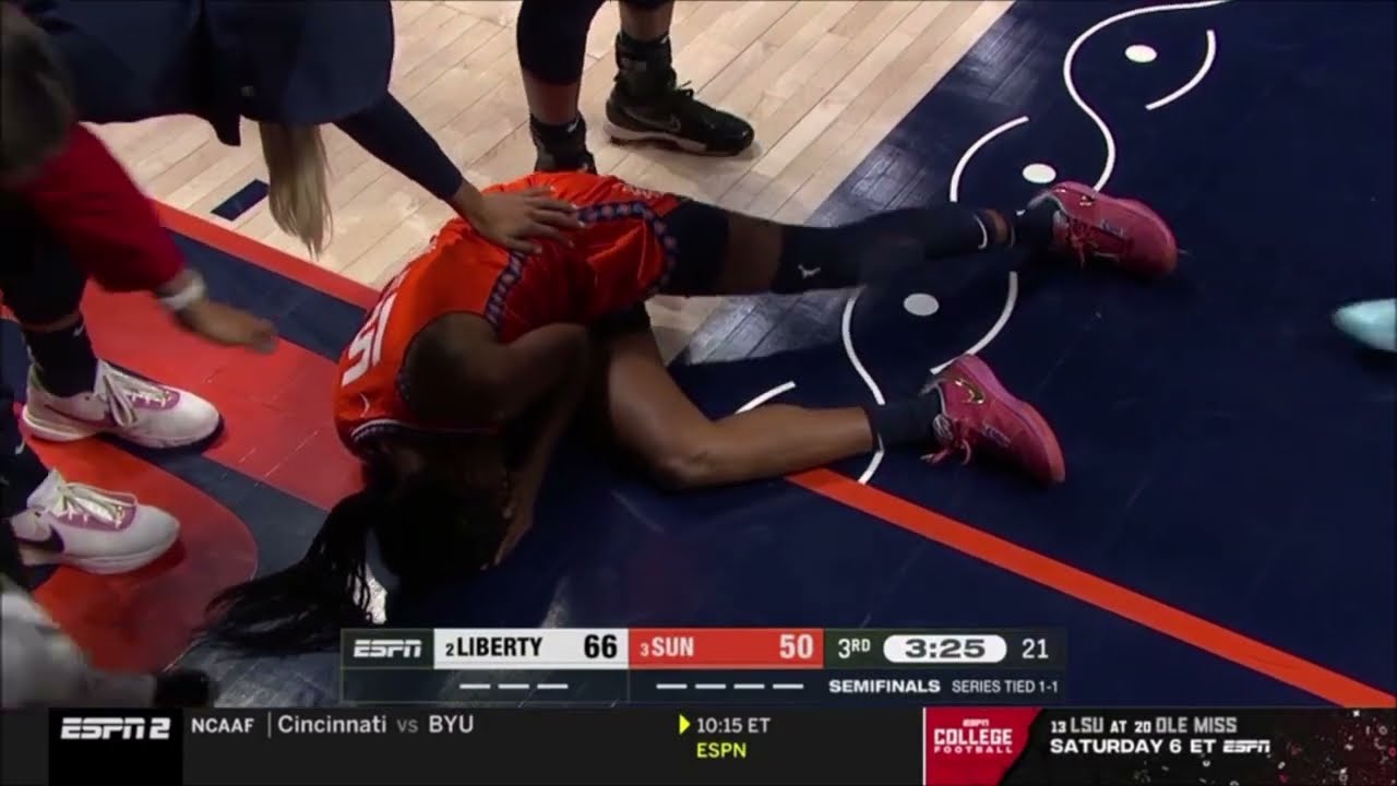 Tiffany Hayes Leaves Game After Getting Smacked By Stewie | WNBA Semis, New York Liberty vs Sun