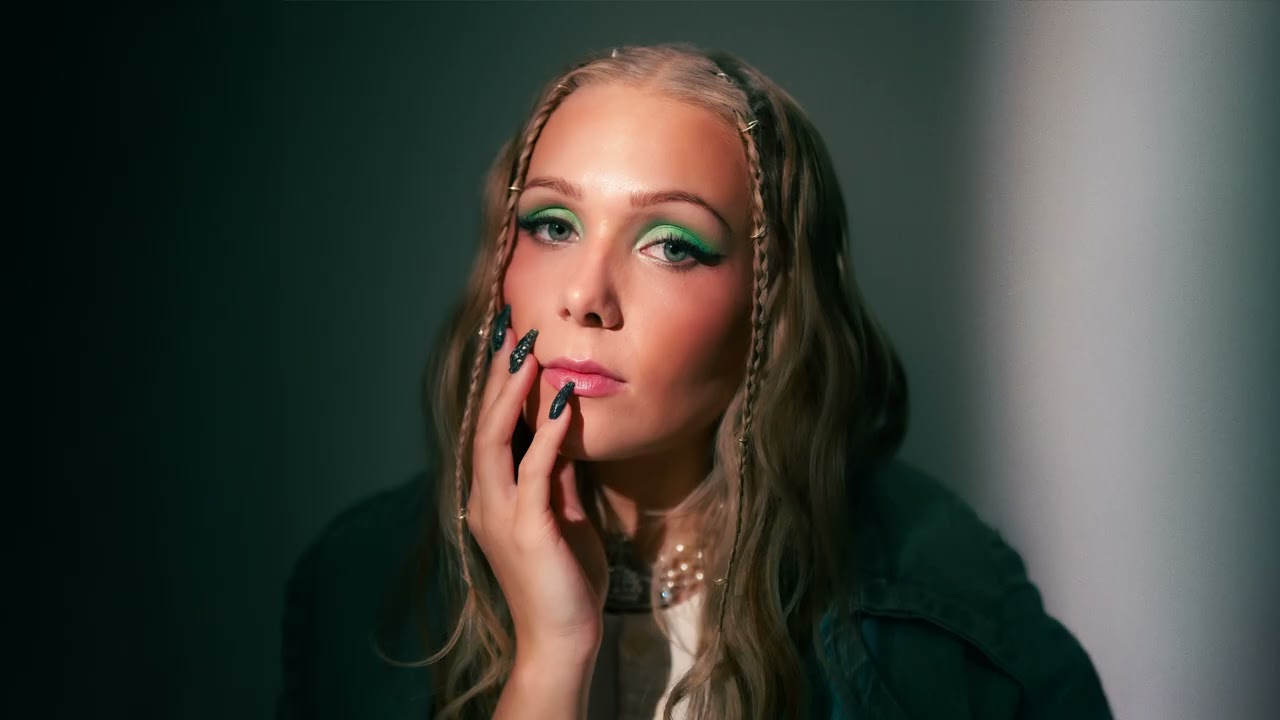 VIIVI - Aamun kuiskaus (Vain elämää kausi 16) [Audiovideo]