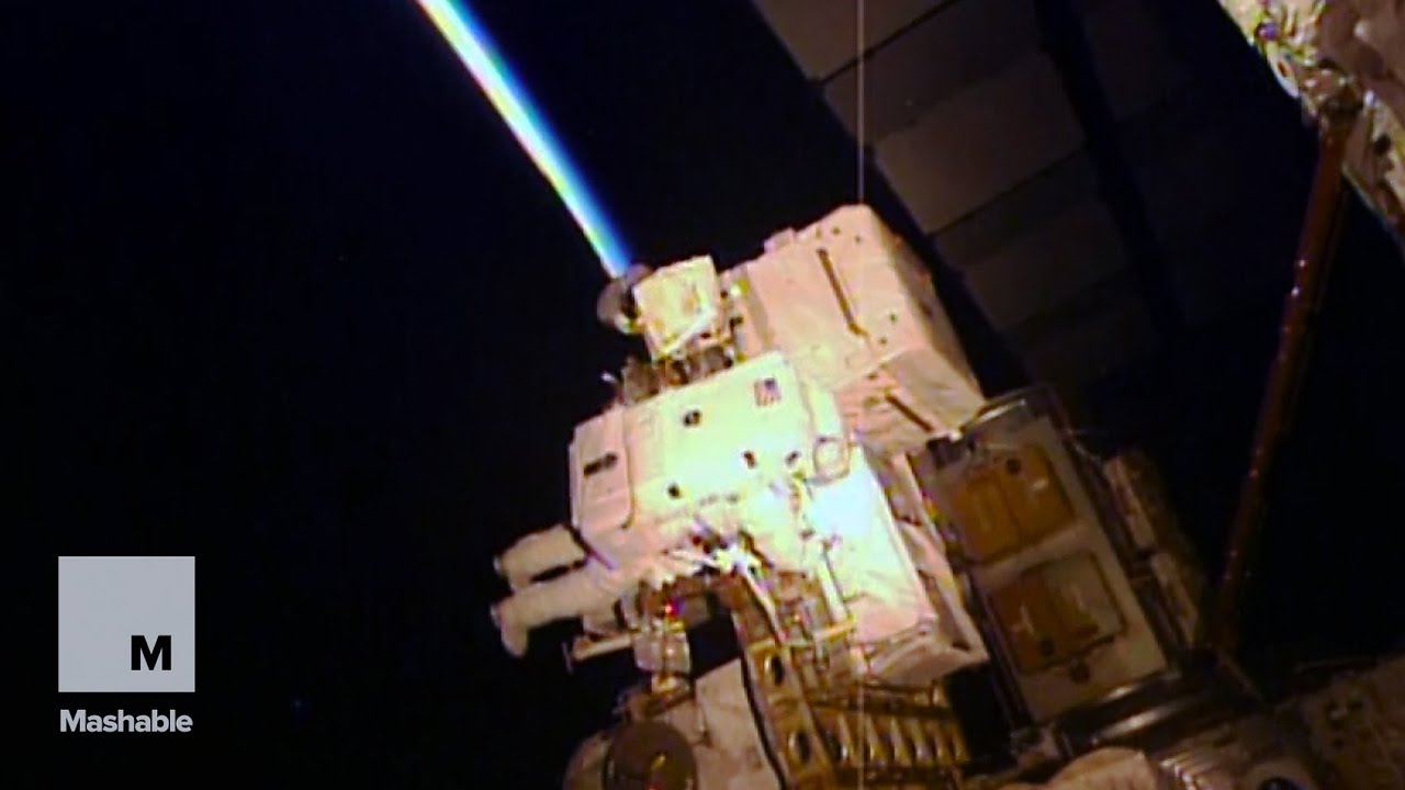 Astronaut Scott Kelly Takes First Spacewalk | Mashable News