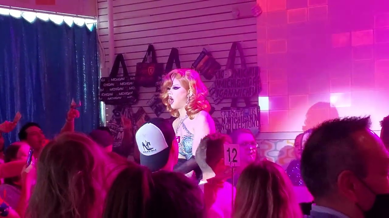 Willow Pill (RPDR S14) - Stacy's Mom - LIVE @ Five15 Royal Oak - Sunday, February 20th, 2022