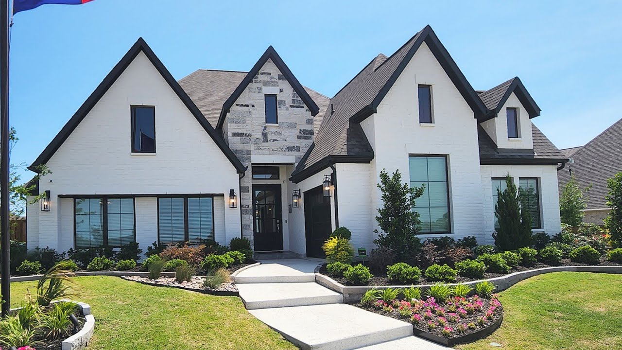 Take a Peek Inside These 3 Dreamy Single-Story Homes. You'll Love Them All!