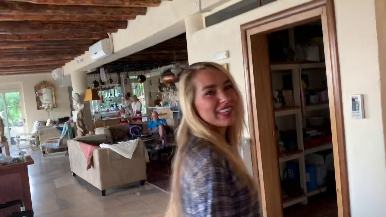 GREEK HOUSE TOUR