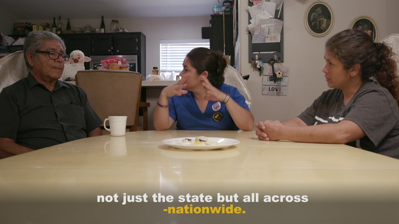 Beto O’Rourke talks with a union family about why America needs #UnionsForAll