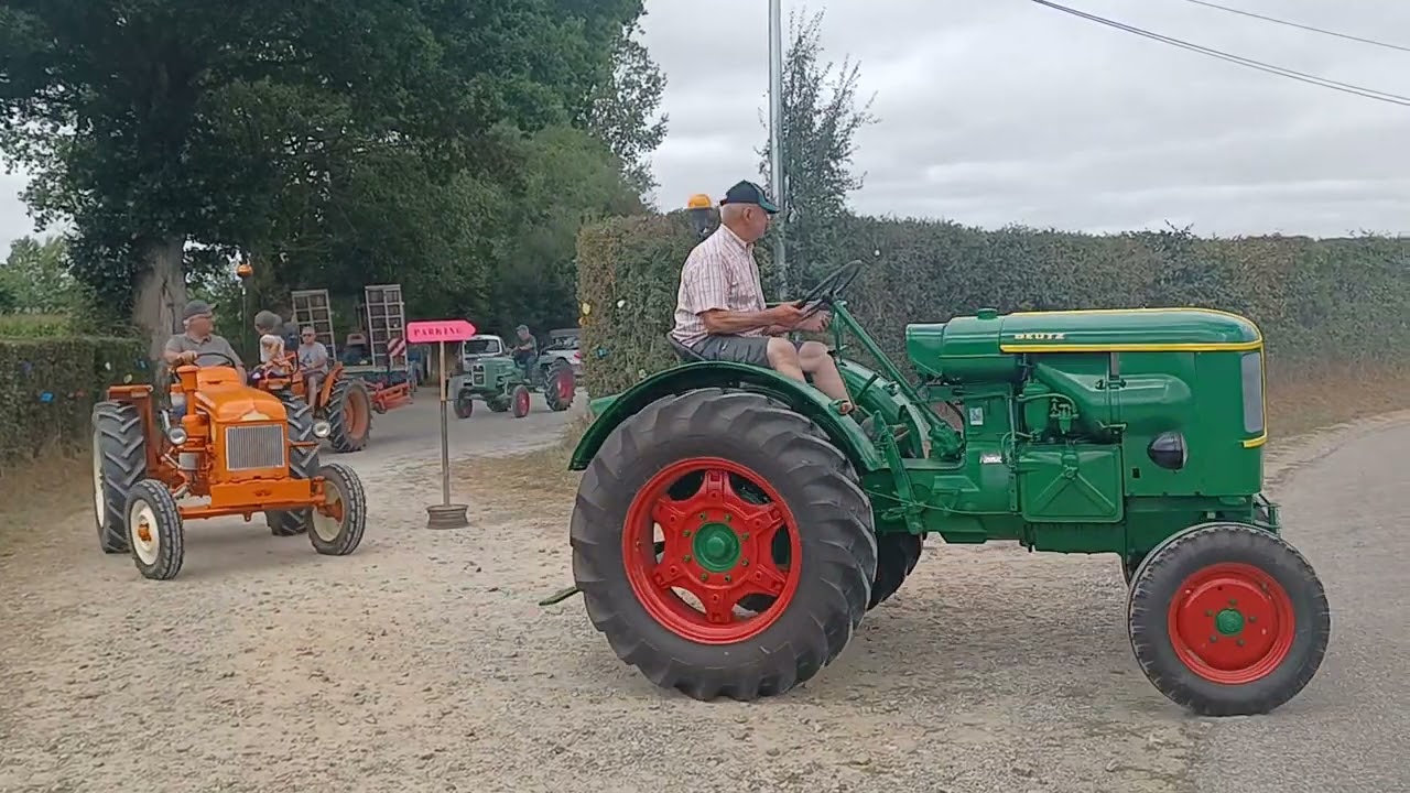 défilé vieux tracteur, Gauville en fête 31 juillet 2022