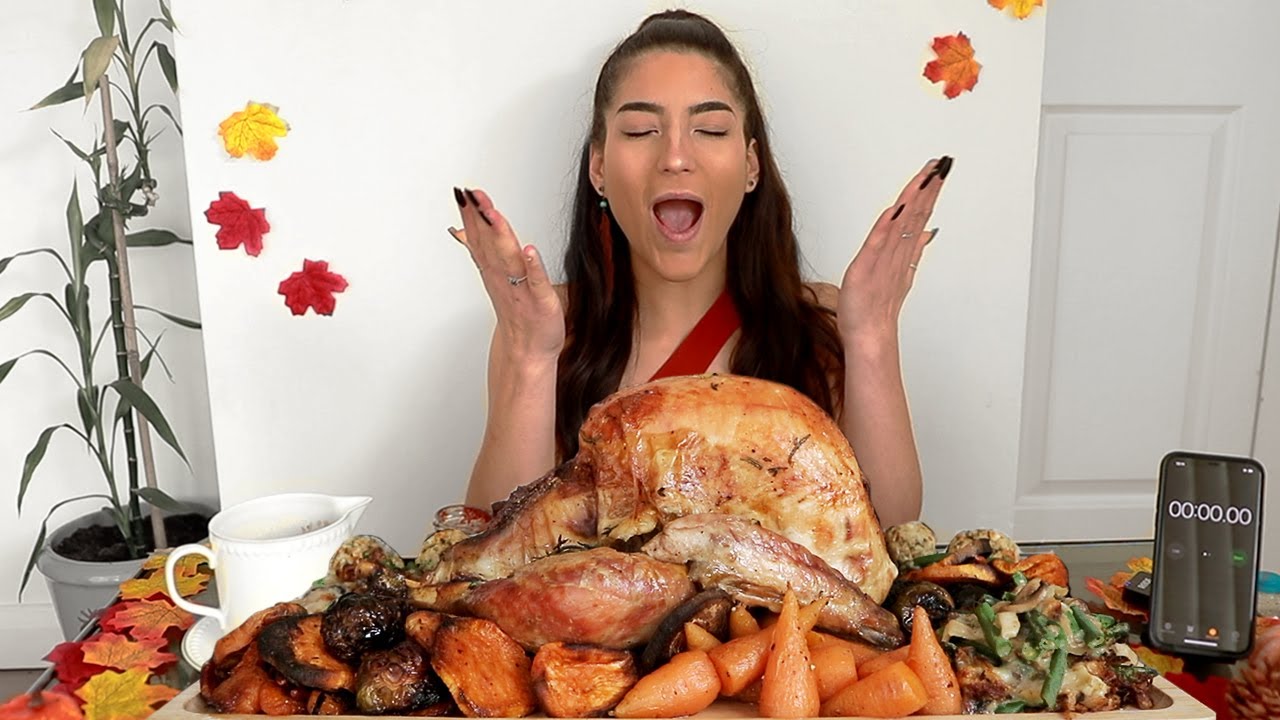 Joey Tribbiani's WHOLE TURKEY CHALLENGE | 'Friends' Thanksgiving | @shutkeverofficial