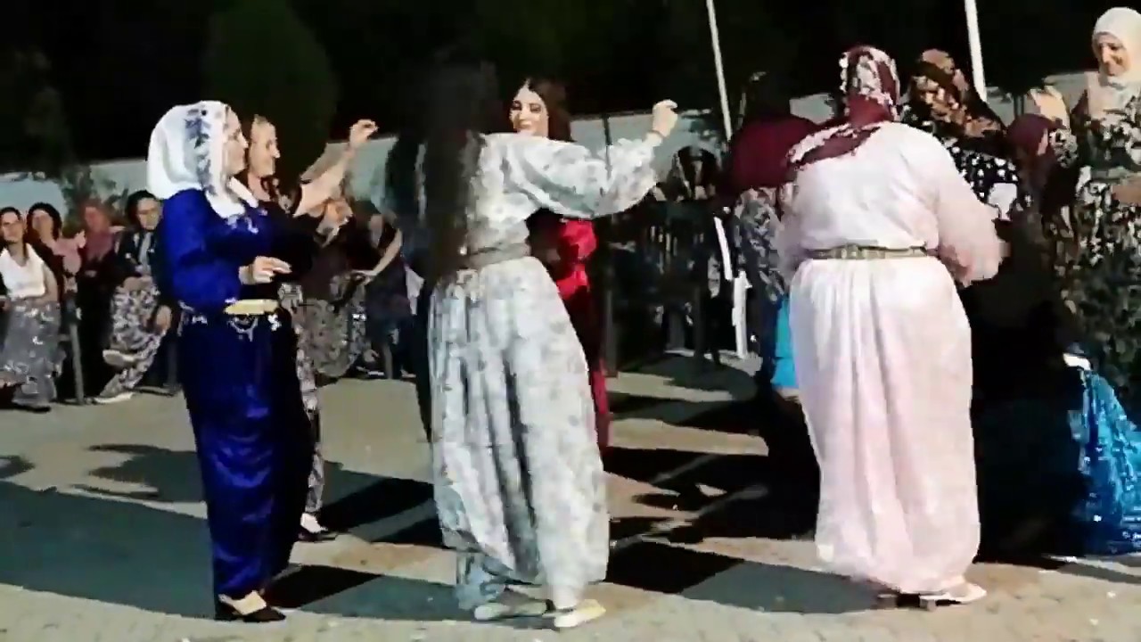 MÜZİSYEN ÖZLEM ÖKTEN İLE GÜZEL BİR KÖY DÜĞÜNÜ ÇİFTETELLİ