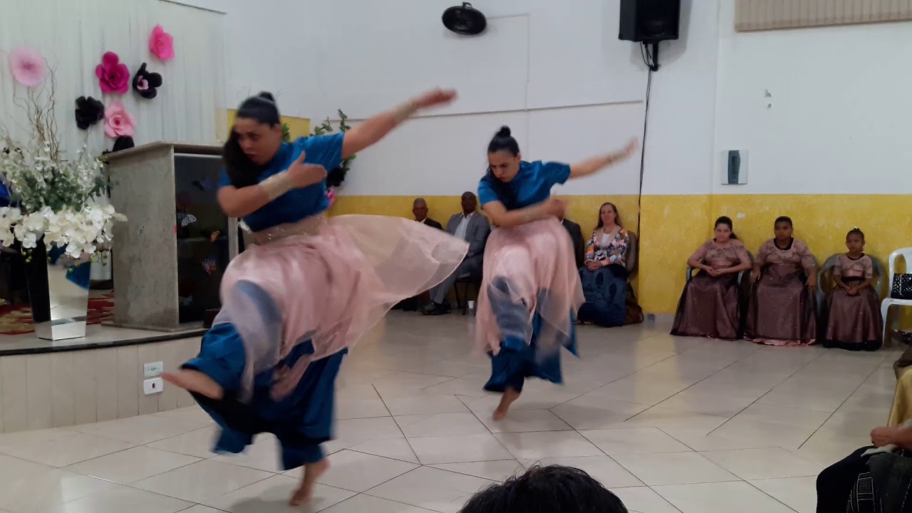 NASCIDAS PARA ADORAR "Sou  Eu"