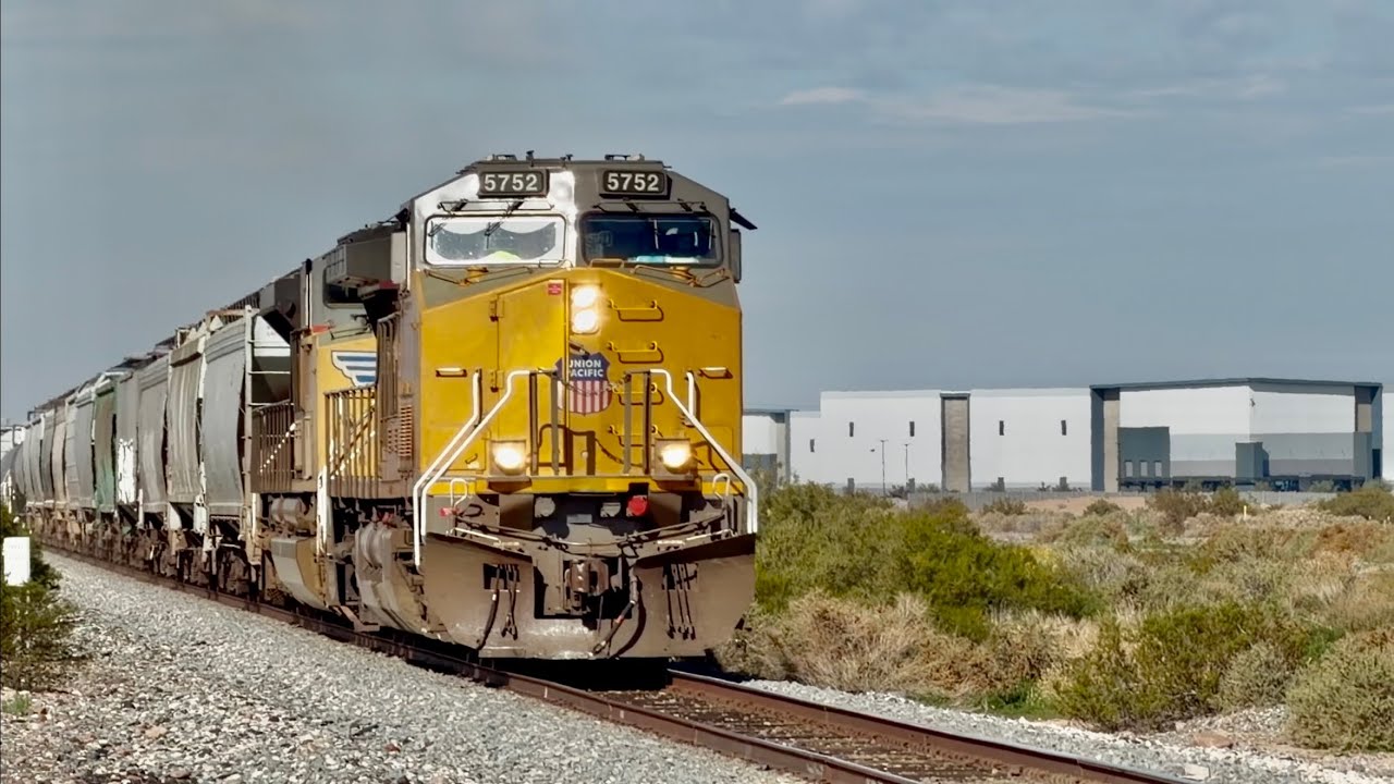 UP 5752 leads a Phoenix outbound through Queen Creek AZ