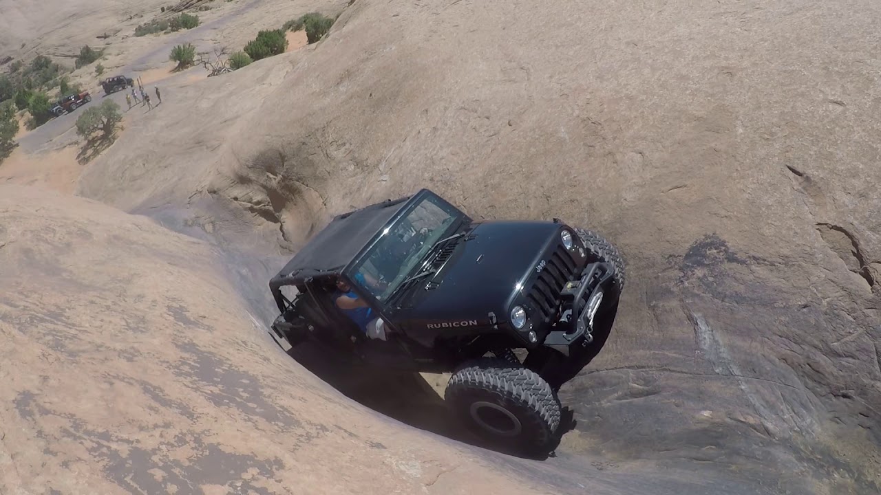 Jeep Rubicon on 40&rsquo;s with no lift in Moab